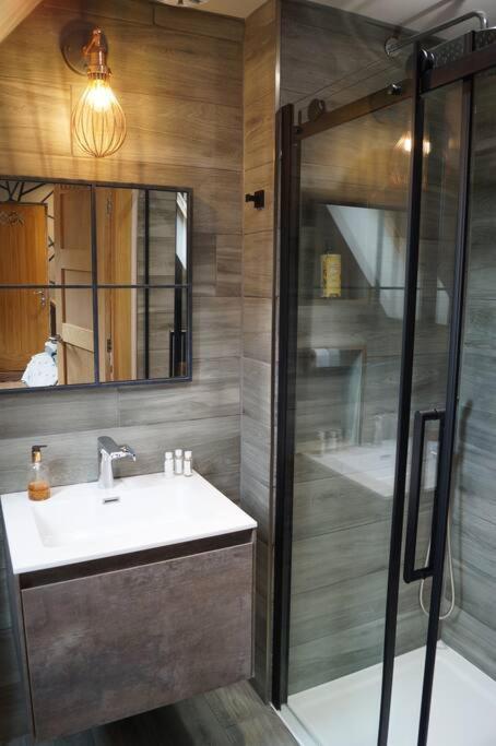 The Old Maple Lodge-luxury Private Annex With A View In Rural Setting Apartment