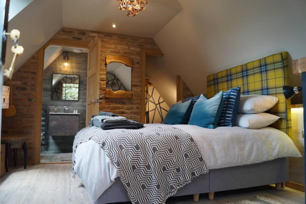 The Old Maple Lodge-luxury Private Annex With A View In Rural Setting Apartment *