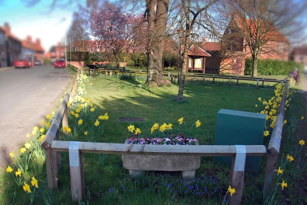 The Old Maple Lodge-luxury Private Annex With A View In Rural Setting Apartment Riccall