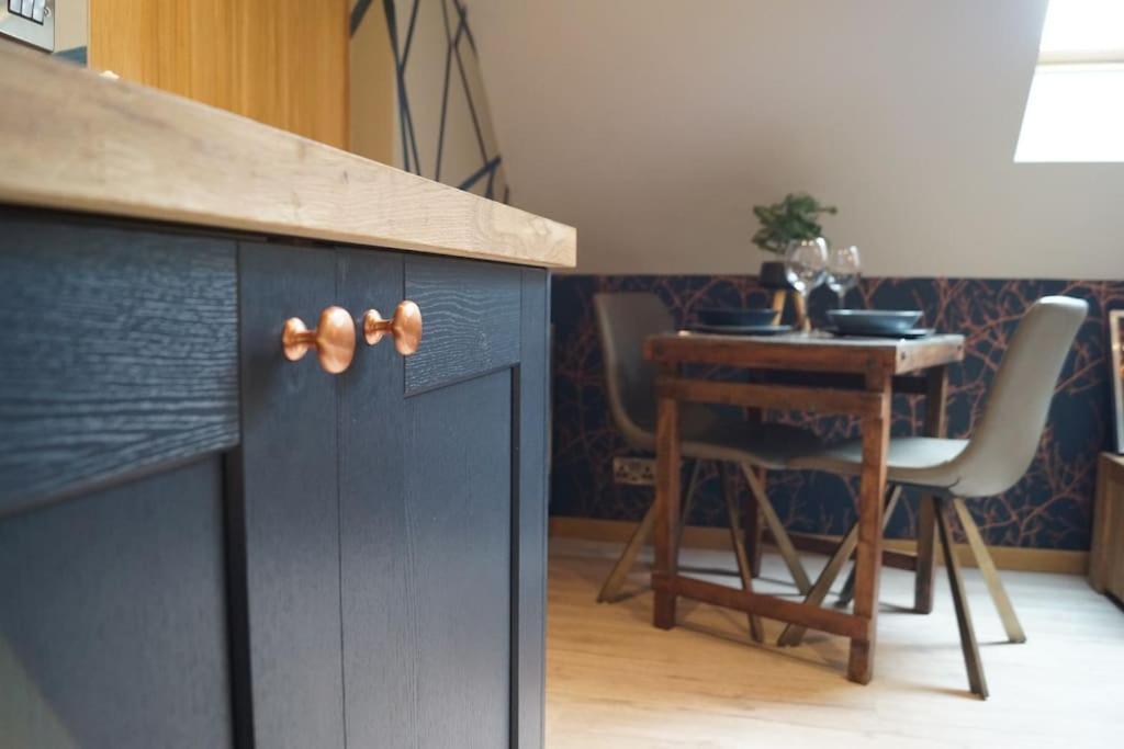 The Old Maple Lodge-luxury Private Annex With A View In Rural Setting Apartment *